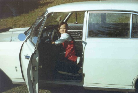 Baby-Michl im Auto