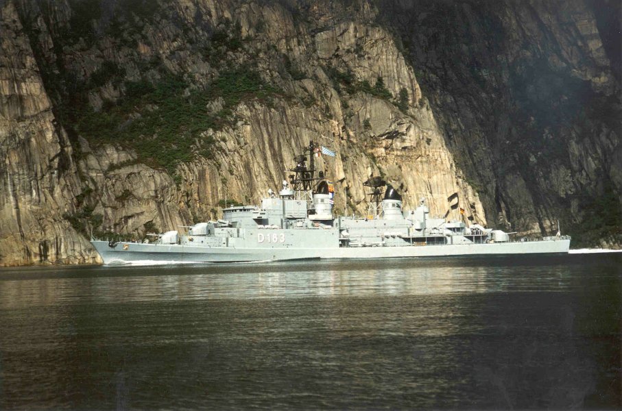 D 183 (Z. Bayern) Im Norwegischen Lyse-Fjord 1990