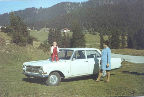 Baby-Michl auf'm Auto
